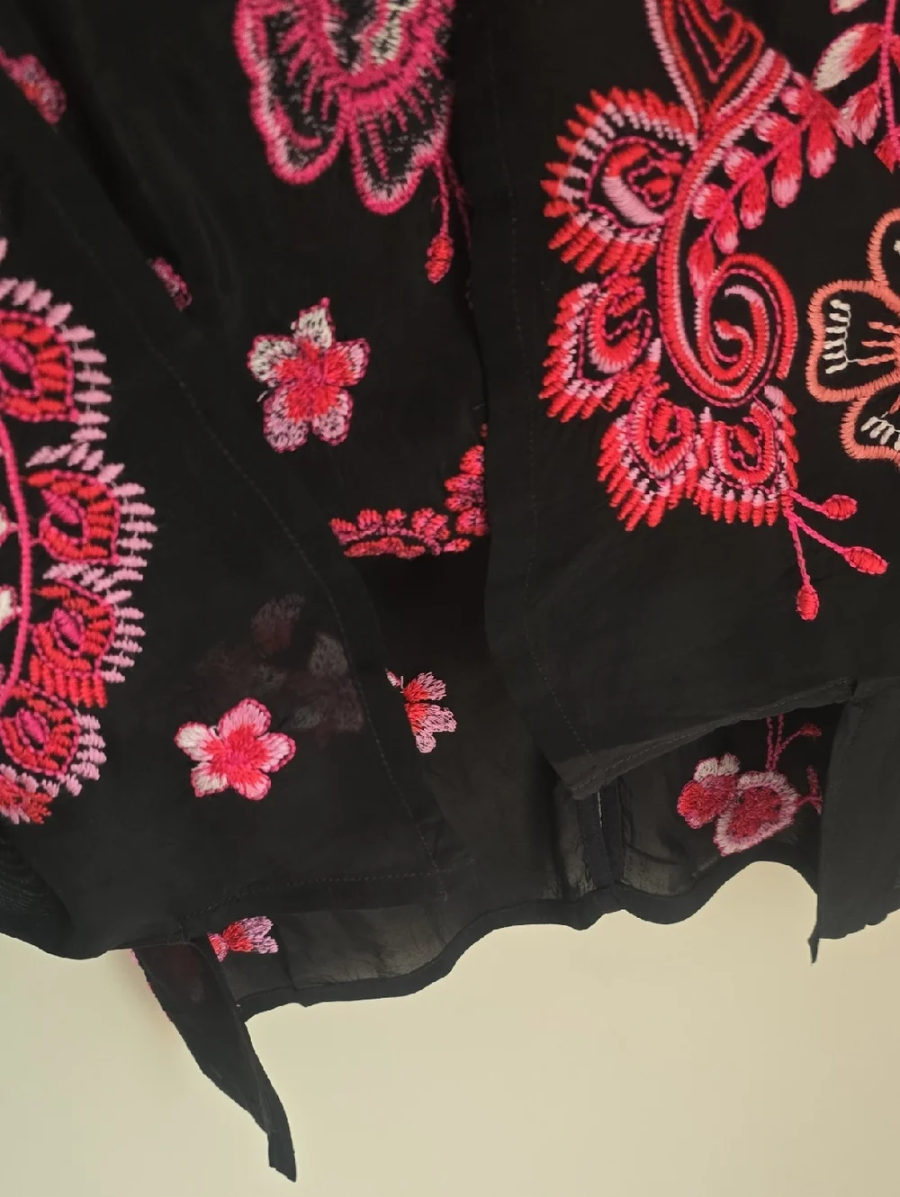 NWT JOHNNY WAS Button Back Cassia Embroidered Tank - Picture 7 of 12